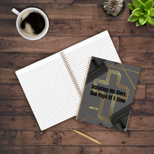 Goldenes Kreuz mit grauem modernen Design Johannes Notizblock