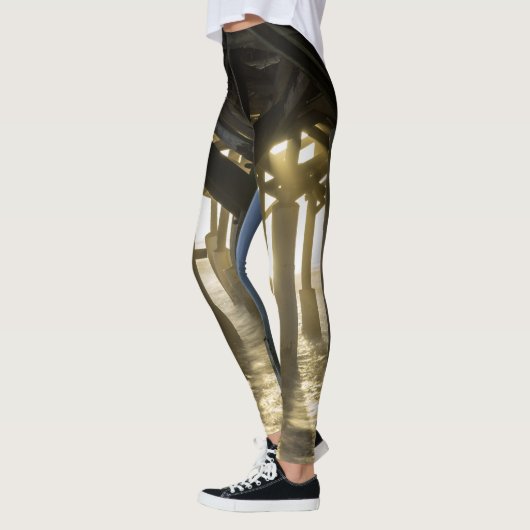 Goldenes Licht durch Leggings (Links)