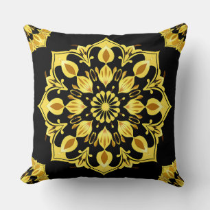 Goldenes Mandala-Design mit symmetrischen Mustern Kissen