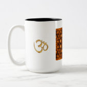 Goldenes OM Namaste Zweifarbige Tasse (Links)