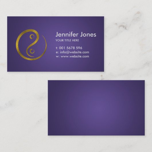 Goldenes prägeartiges Yin Yang Symbol auf Lila Visitenkarte (Vorne/Hinten)