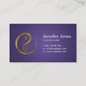 Goldenes prägeartiges Yin Yang Symbol auf Lila Visitenkarte (Vorderseite)