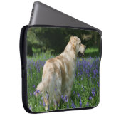 Goldenes Retreiver in den Blumen Laptopschutzhülle (Vorne Rechts)