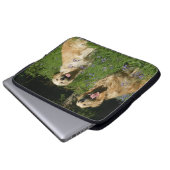 Goldenes Retreivers im Gras Laptopschutzhülle (Vorne Knopf)