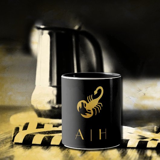 Goldenes Skorpio - Monogramm hinzufügen Zweifarbige Tasse