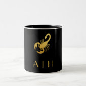 Goldenes Skorpio - Monogramm hinzufügen Zweifarbige Tasse (Mittel)