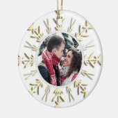 Goldenes Snowflake Winterhochzeit-Foto Keramik Ornament (Links)