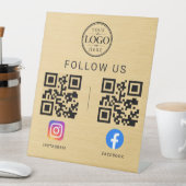 Goldenes Social-Media-QR-Code-Tablett-Display Sockelschild (In Situ)