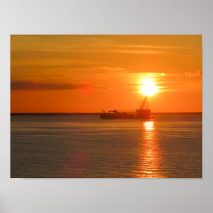 Goldenes Sonnenuntergangs-Schiffssilhouette Cozume Poster