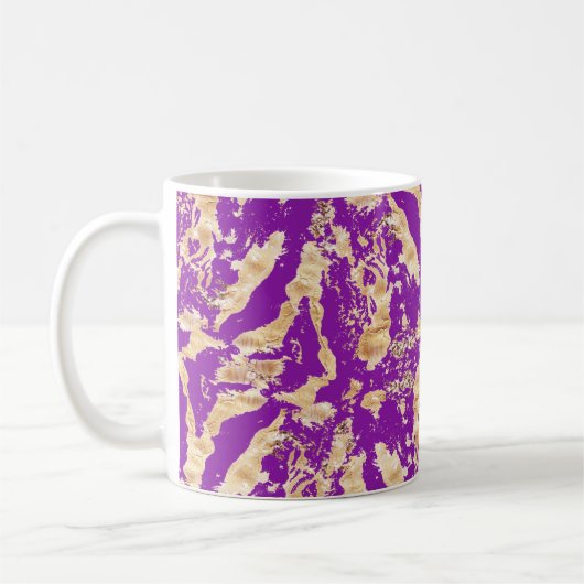 Goldenes Sparkordmuster über Lila Kaffeetasse (Links)