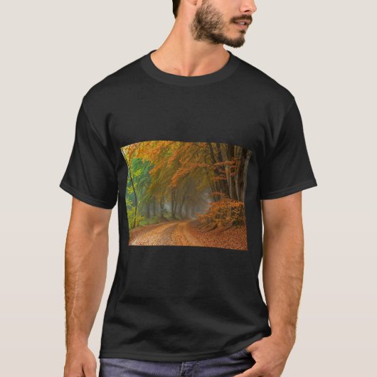 Goldenes T-Shirt im Herbst-Wald (Vorderseite)