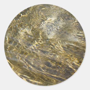 Goldenes Wasser Runder Aufkleber