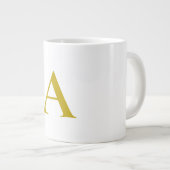 Goldfarbene benutzerdefinierte Monogramm-Anfangsbu Jumbo-Tasse (Vorderseite Rechts)