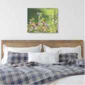Goldfinch auf einer Harebell-Blume Leinwanddruck (Insitu (Schlafzimmer))