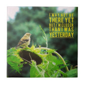 Goldfinch Naher als gestern Positivität Fliese (Vorderseite)