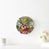 Goldfinken und Niedliche Hütte Birdhouse Runde Wanduhr (Zuhause)