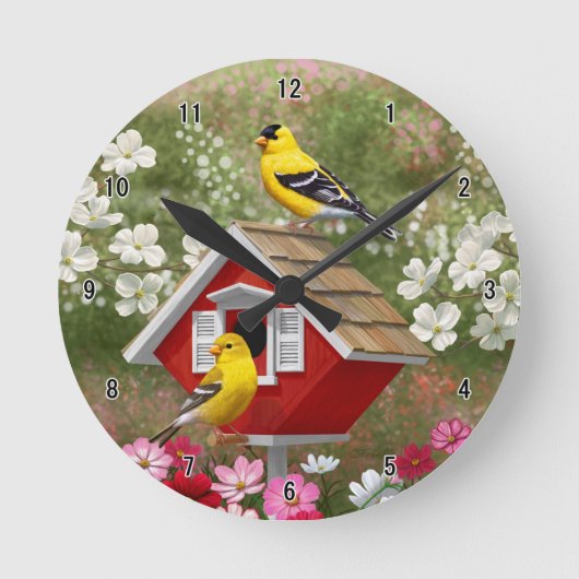 Goldfinken und Niedliche Hütte Birdhouse Runde Wanduhr (Vorderseite)