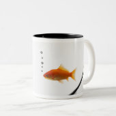 Goldfisch in der Schüssel Zweifarbige Tasse (VorderseiteRechts)