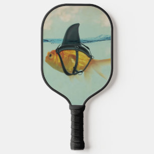 Goldfisch mit einer Haifischflosse Pickleball Schläger