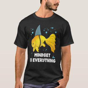 Goldfisch Mit Haiflossen Meeresbewohner Fisch Ment T-Shirt