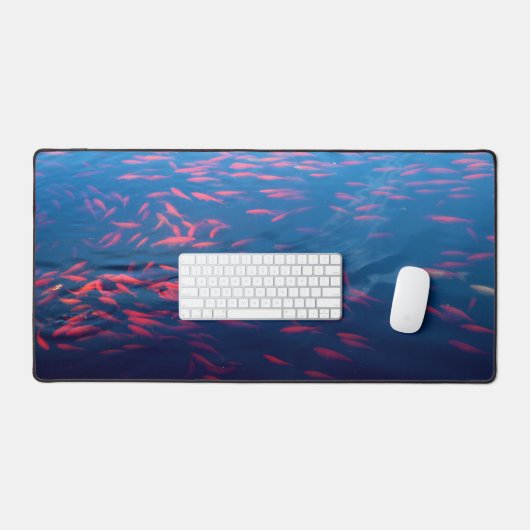 Goldfischschwimmen im Stillteich Schreibtischunterlage (Tastatur & Maus)