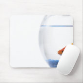Goldfish in bowl on white background mousepad (Mit Mouse)