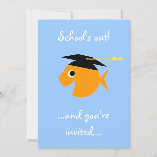 Goldfish in Graduation Cap Poolside Grad Party Einladung (Vorderseite)