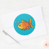 Goldfish mit Herzblasen Runder Aufkleber (Umschlag)