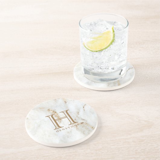 Goldflecked-weißes Marmormonogramm Getränkeuntersetzer (Seite)