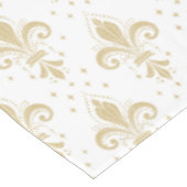 Goldfleur-de-lis-nahtloses Muster auf weiß Tischdecke (Schrägansicht)