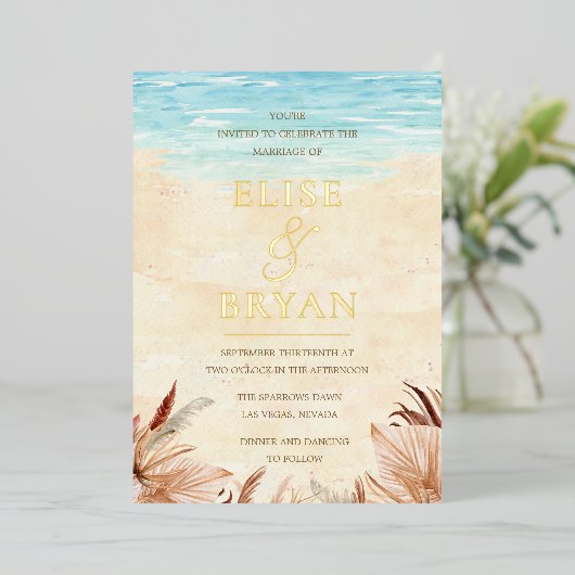 Goldfoil Beachy Boho Bohemisch Beach Wedding Folieneinladung (Stehend vorne)