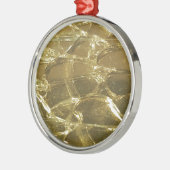 goldgelbe Lichter aus goldfarbenem Bar Silbernes Ornament (Links)