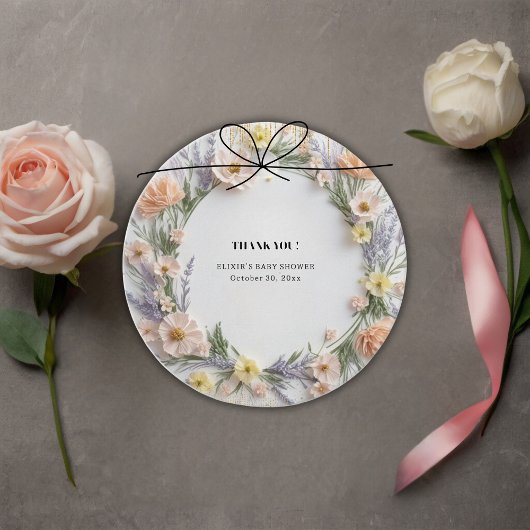 Goldgepresste Wildblume in der Blütendusche Geschenkanhänger