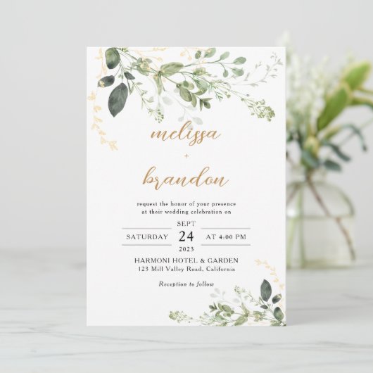 Goldgrün Eukalyptus Monogram Script Wedding Einladung (Stehend Vorderseite)