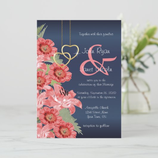 Goldherz und Korallen Blume Hochzeitseinladungen Einladung (Stehend Vorderseite)