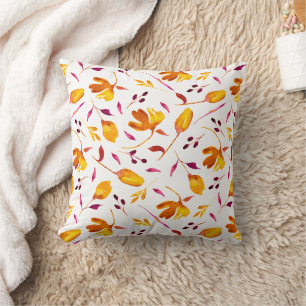 Goldie-Gold und Magenta Poppy Floral auf Burgund Kissen