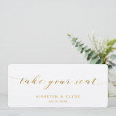 Goldkalligraphie Hochzeit Nehmen Sie Ihre Sitzplat Einladung (Stehend Vorderseite)