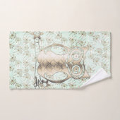 Goldkauz auf einem Set aus Kronleuchter (Handtuch)