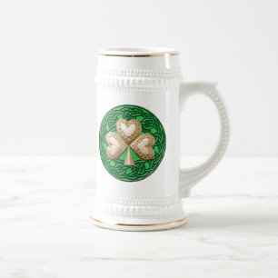 GoldKleeblatt auf Celtic knotet Tasse