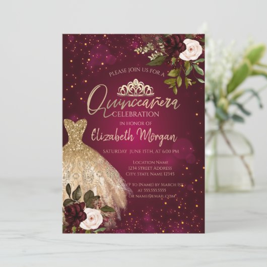 Goldkleid Tiara, Burgund Blume Quinceañera Einladung (Stehend Vorderseite)