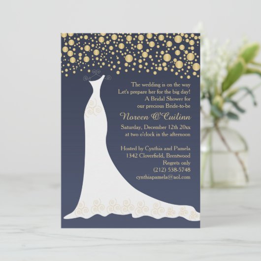 Goldkonfetti, Hochzeitskleid auf blauem Brautparty Einladung (Stehend Vorderseite)