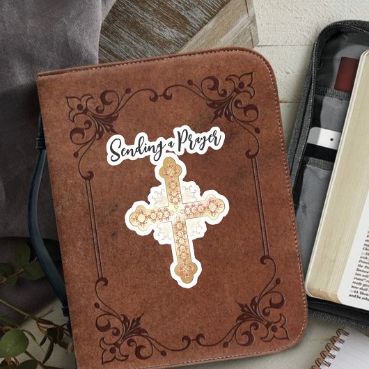 Goldkreuz, das ein Gebet sendet Aufkleber