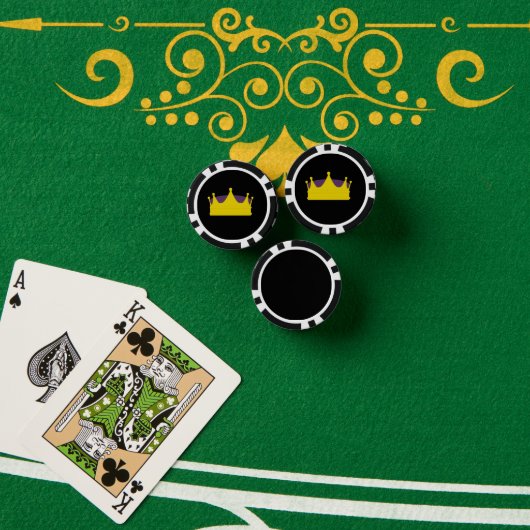 Goldkrone auf schwarz pokerchips (Pokertisch (Stapel))