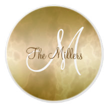 Goldmarmor mit Namen und Initiale