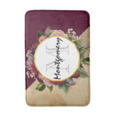 Goldmarmor Muster und Burgund Florals Monogramm Badematte (Vorderseite Vertikal)