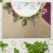 Goldmarmor Muster und Burgund Florals Monogramm Geschirrtuch (Gefaltet)