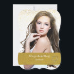 Goldmedaille Confetti Bat Mitzvah Einladung<br><div class="desc">Ein frisches, neues, minimalistisches Design von kaskadierenden Goldkonfetti über Ihrem bevorzugten Foto. Der Stern von David kann an einen beliebigen Ort gezogen, größer oder kleiner ( -) gemacht oder eliminiert werden. Das ist eine vielseitige Einladung. Die Karte lässt sich leicht mit Ihrem Text, Schriftart, Schriftart, Papierform und der Auswahl von...</div>