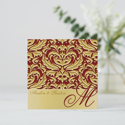 Goldmetall-Monogramm-Damast Hochzeitseinladung Einladung (Stehend Vorderseite)