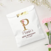 Goldmonogramm Brief P mit rosafarbenen Rosen Geschenktütchen (Versiegelt)