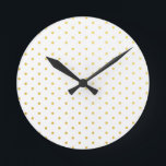 Goldpolka-Punkte der Mode Runde Wanduhr<br><div class="desc">Chic und Modedesign mit einem goldenen Polka-Punkt.</div>